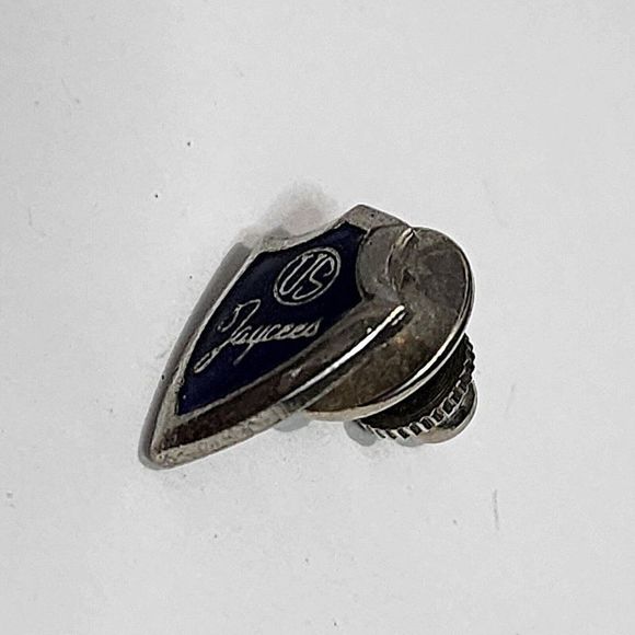 Vintage US Jaycees Lapel Pin Silver Tone Blue Enamel Shield Retro Script Cool - Picture 4 of 5